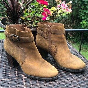 Clarks Distressed Leather “Verona Lark” Ankle Boots. Woman’s Size 8 1/2